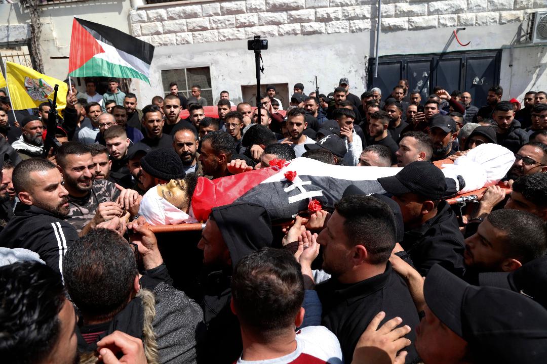 تشييع جثمان الشهيد عمير لولح  (تصوير: محمد منصور/ وفا)